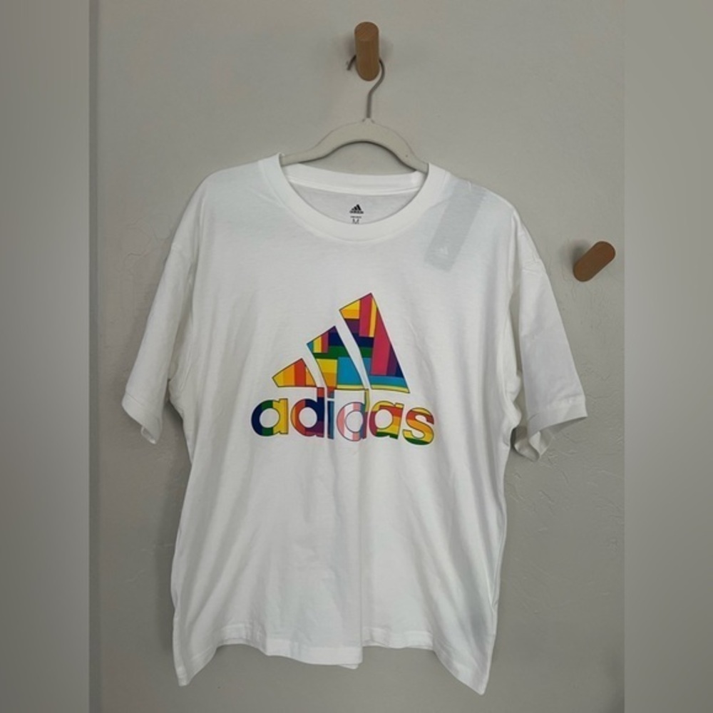 NWT Adidas Pride Badge tee unisex men and women medium white rainbow